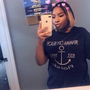 Meet your Posher, Khalia